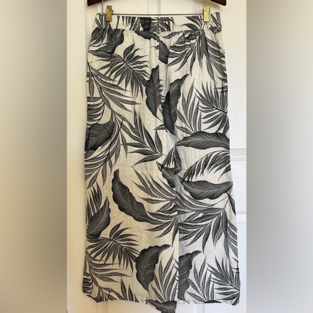 NWOT- Tahari 100% Linen Wide Leg Crop Pants Printed Leaf -White Black - Large
